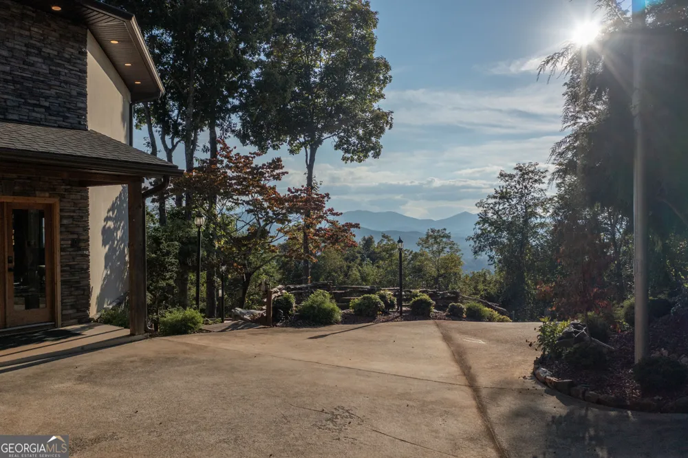 540 Mtn Top RD Blairsville, GA 30512