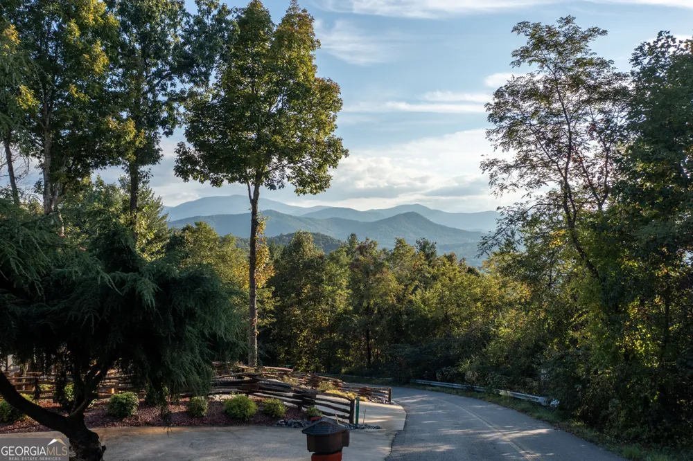 540 Mtn Top RD Blairsville, GA 30512