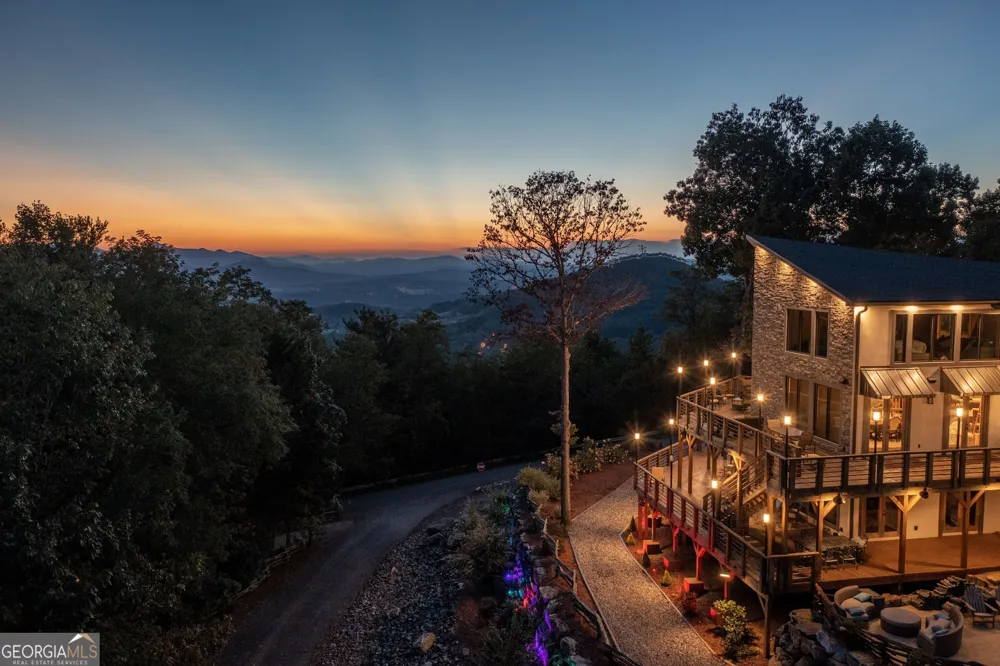 540 Mtn Top RD Blairsville, GA 30512