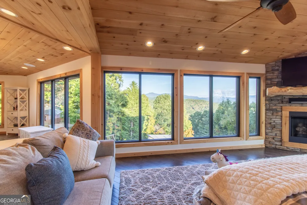 540 Mtn Top RD Blairsville, GA 30512