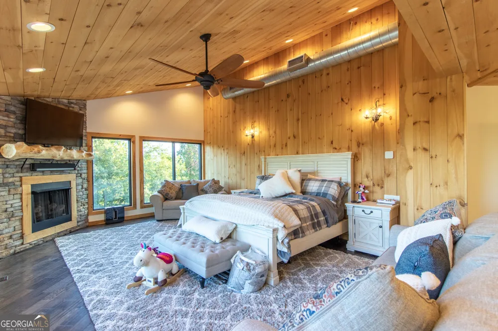 540 Mtn Top RD Blairsville, GA 30512