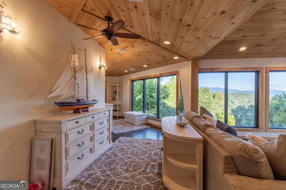 540 Mtn Top RD Blairsville, GA 30512