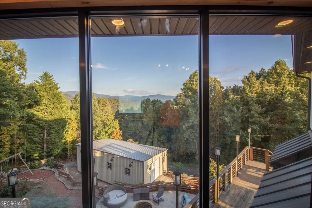 540 Mtn Top RD Blairsville, GA 30512