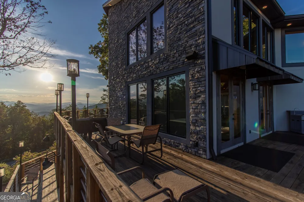 540 Mtn Top RD Blairsville, GA 30512