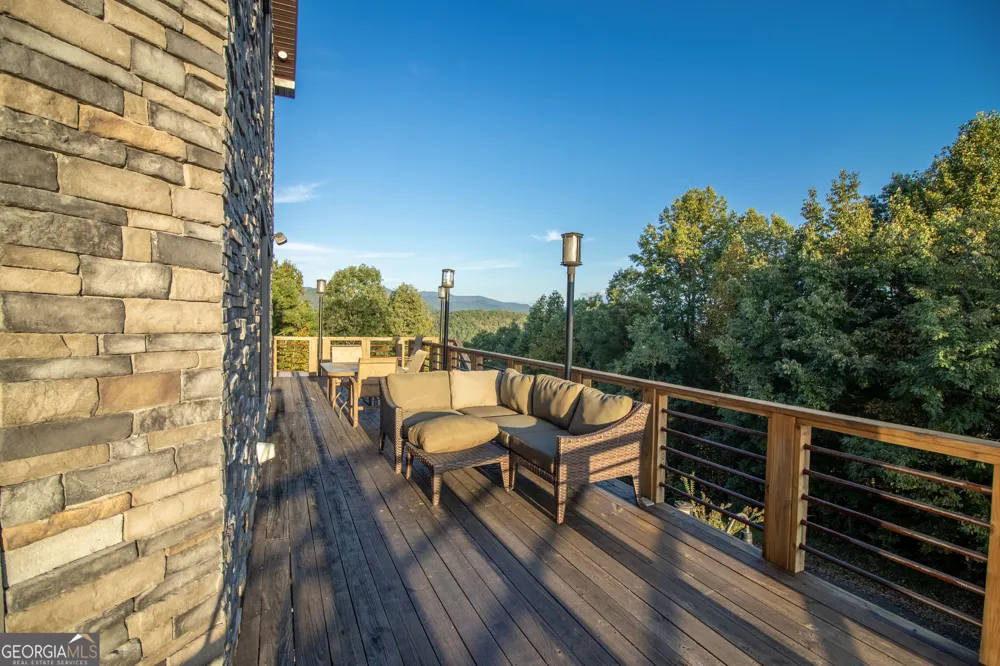 540 Mtn Top RD Blairsville, GA 30512