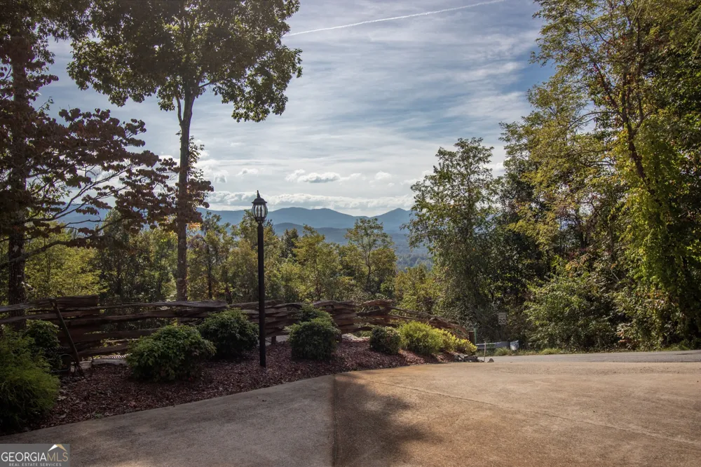 540 Mtn Top RD Blairsville, GA 30512