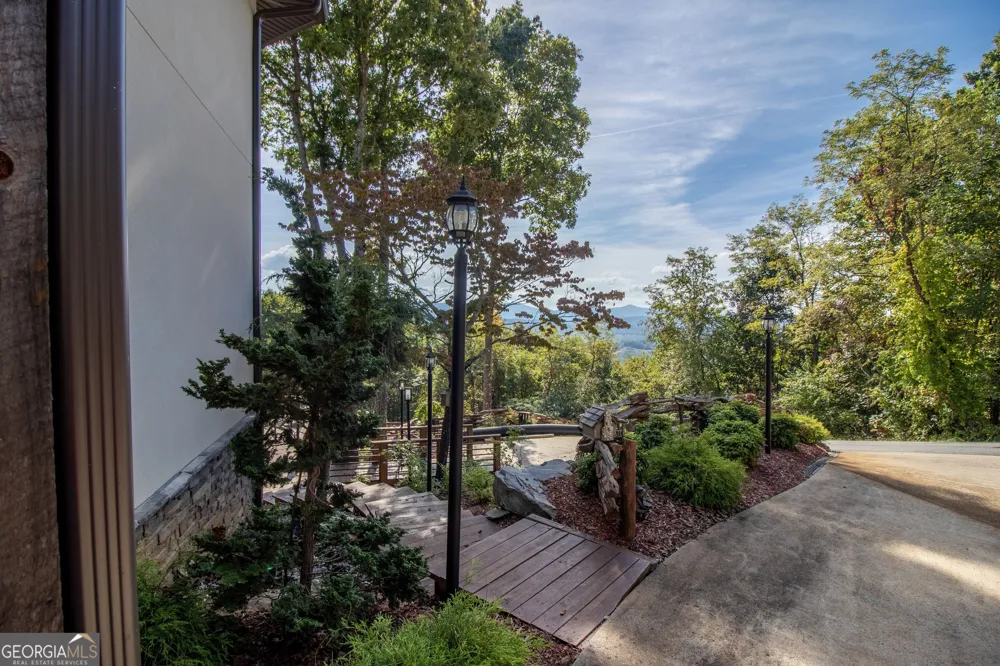 540 Mtn Top RD Blairsville, GA 30512