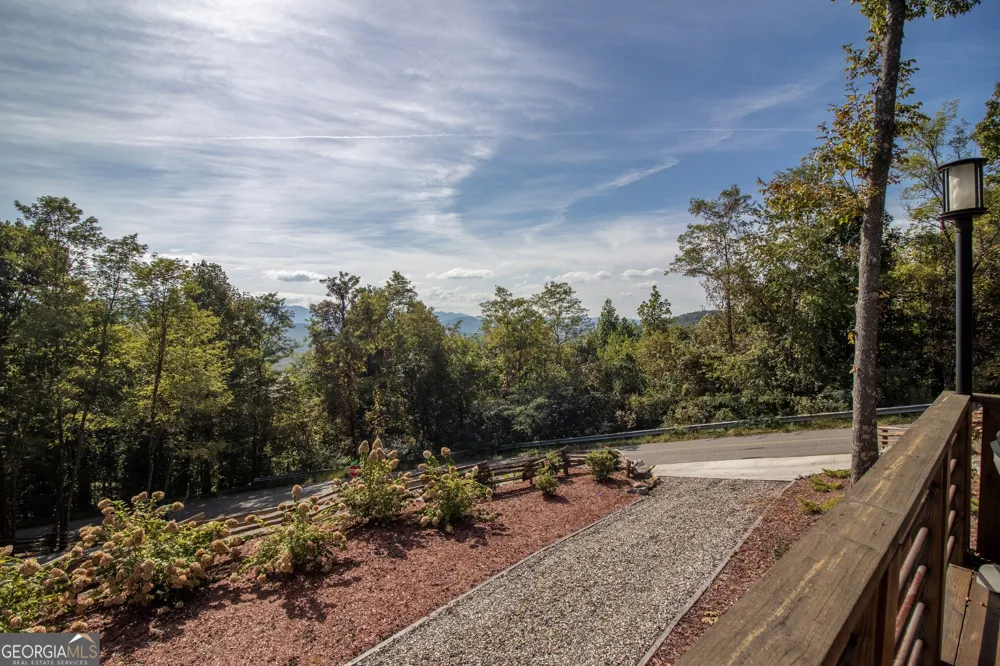 540 Mtn Top RD Blairsville, GA 30512