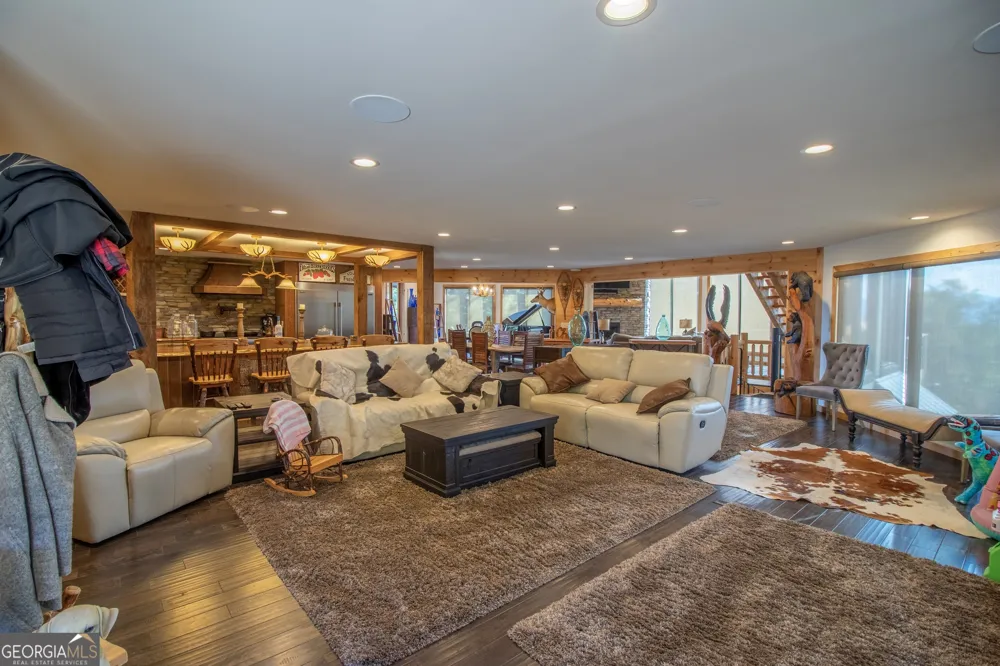 540 Mtn Top RD Blairsville, GA 30512