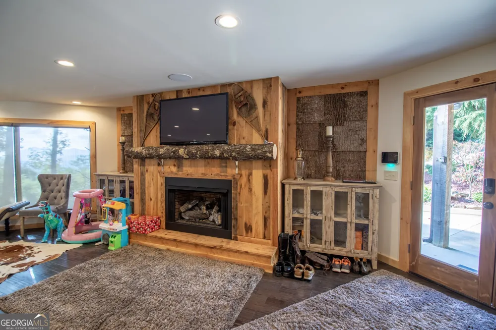 540 Mtn Top RD Blairsville, GA 30512