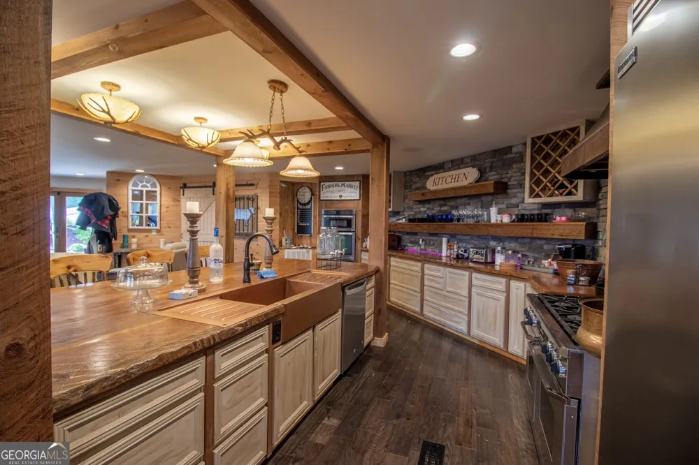 540 Mtn Top RD Blairsville, GA 30512
