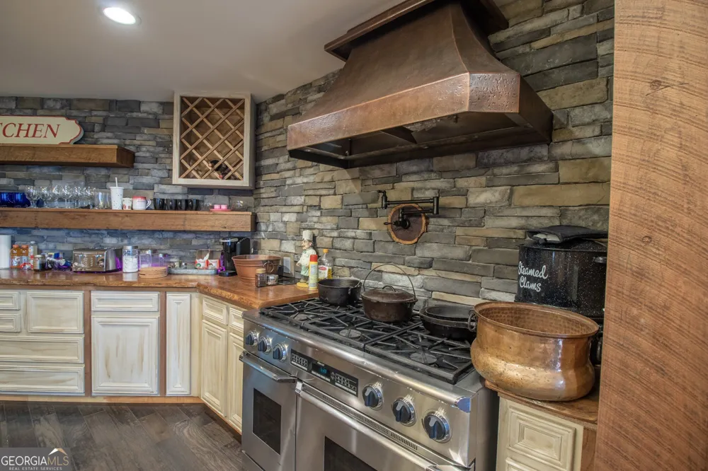 540 Mtn Top RD Blairsville, GA 30512