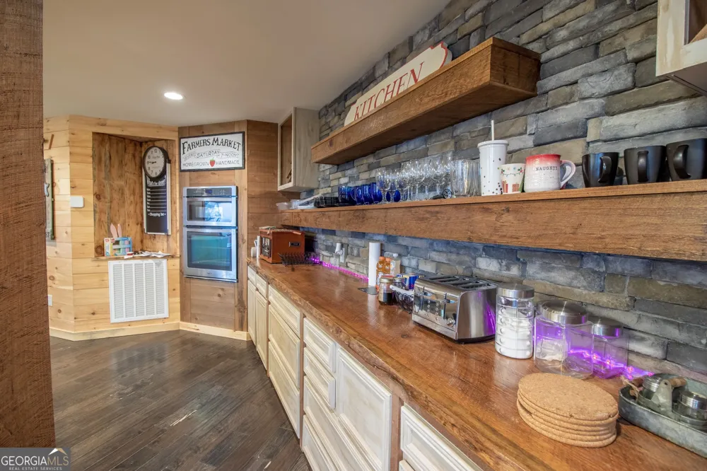 540 Mtn Top RD Blairsville, GA 30512