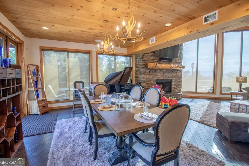 540 Mtn Top RD Blairsville, GA 30512
