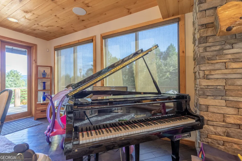 540 Mtn Top RD Blairsville, GA 30512