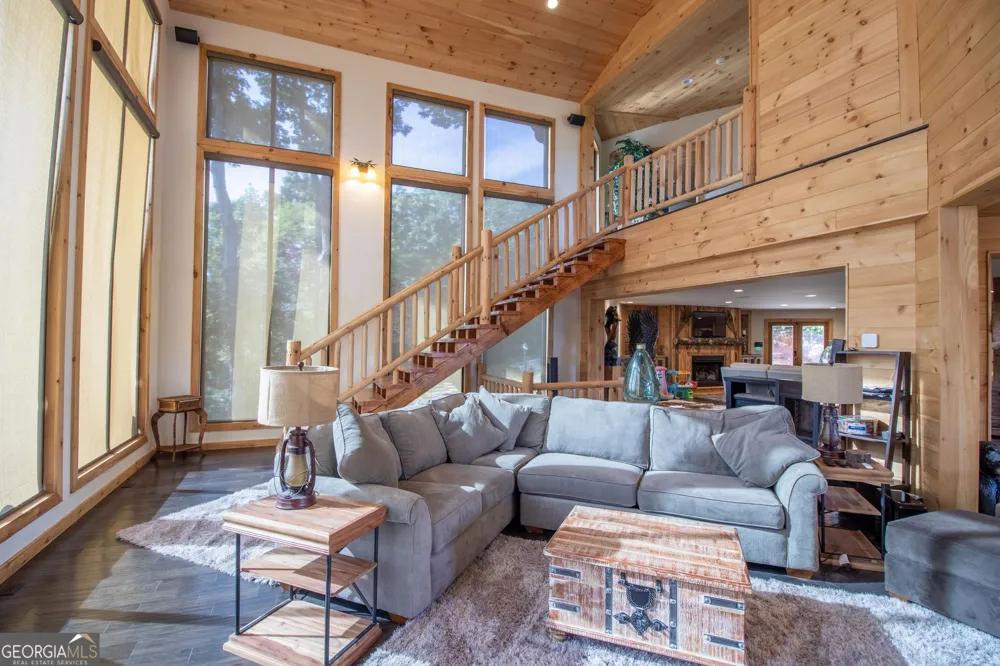 540 Mtn Top RD Blairsville, GA 30512