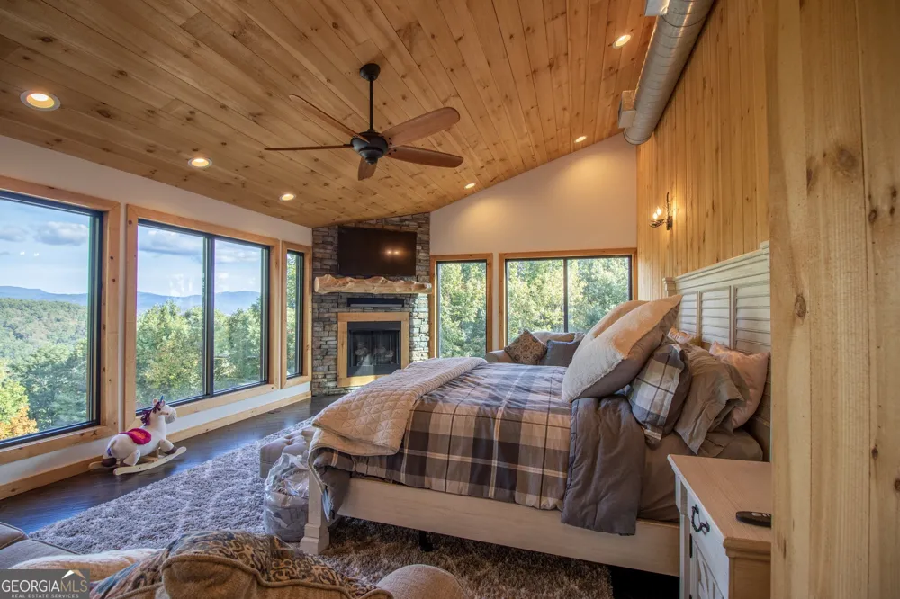 540 Mtn Top RD Blairsville, GA 30512