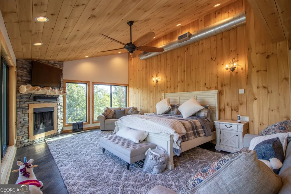 540 Mtn Top RD Blairsville, GA 30512