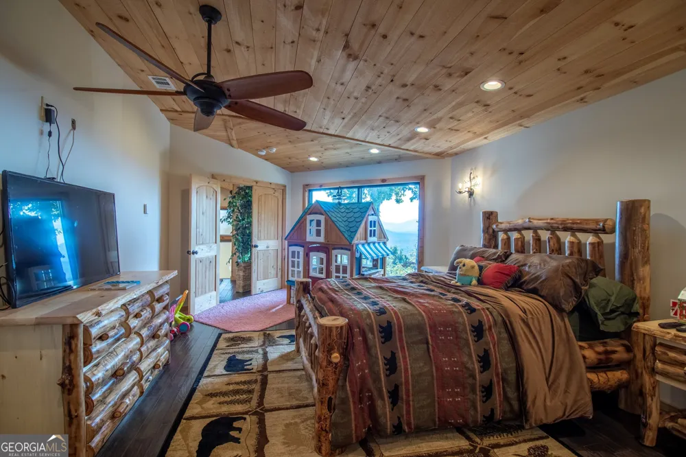 540 Mtn Top RD Blairsville, GA 30512