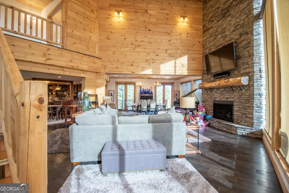 540 Mtn Top RD Blairsville, GA 30512