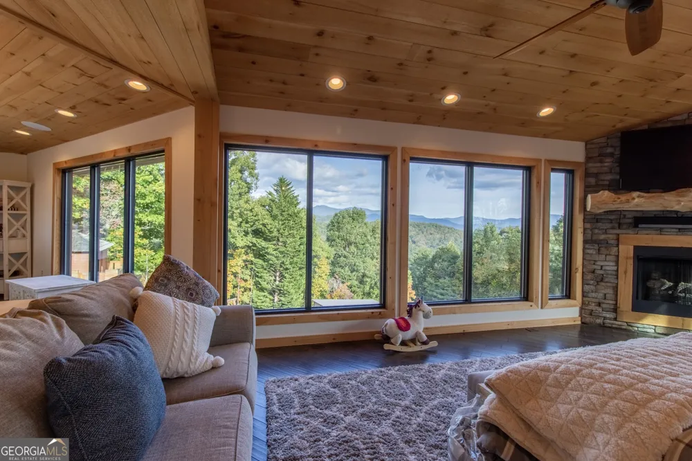 540 Mtn Top RD Blairsville, GA 30512