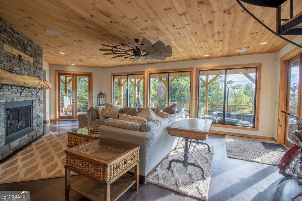 540 Mtn Top RD Blairsville, GA 30512
