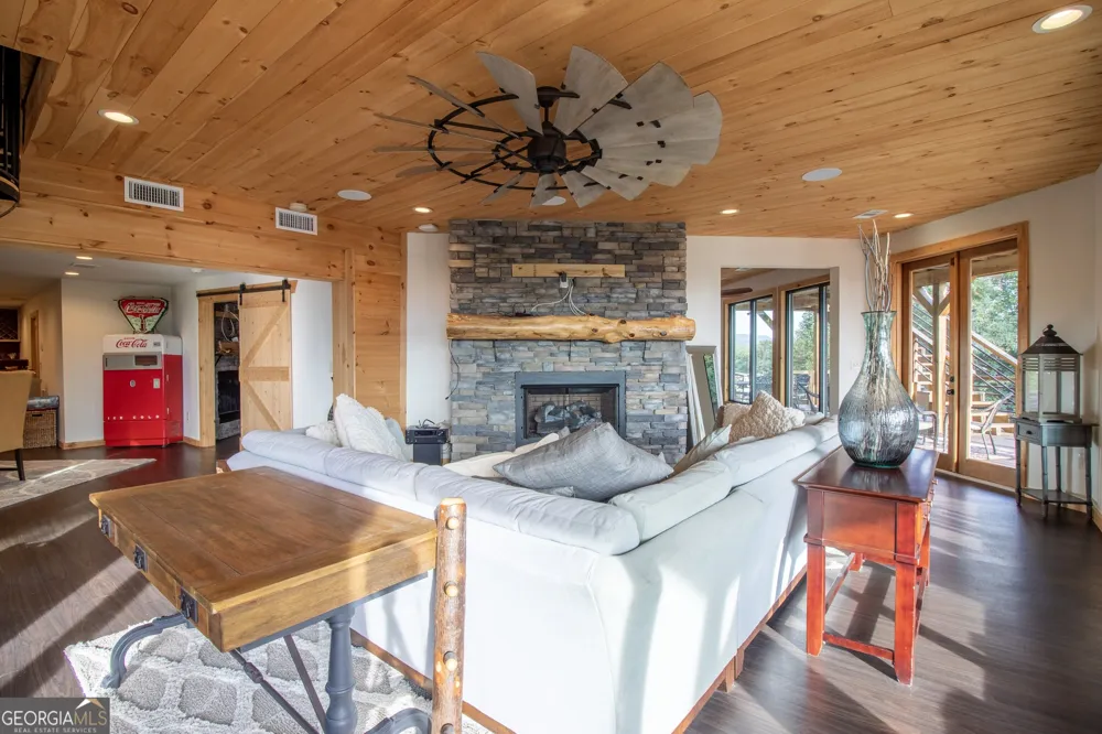540 Mtn Top RD Blairsville, GA 30512