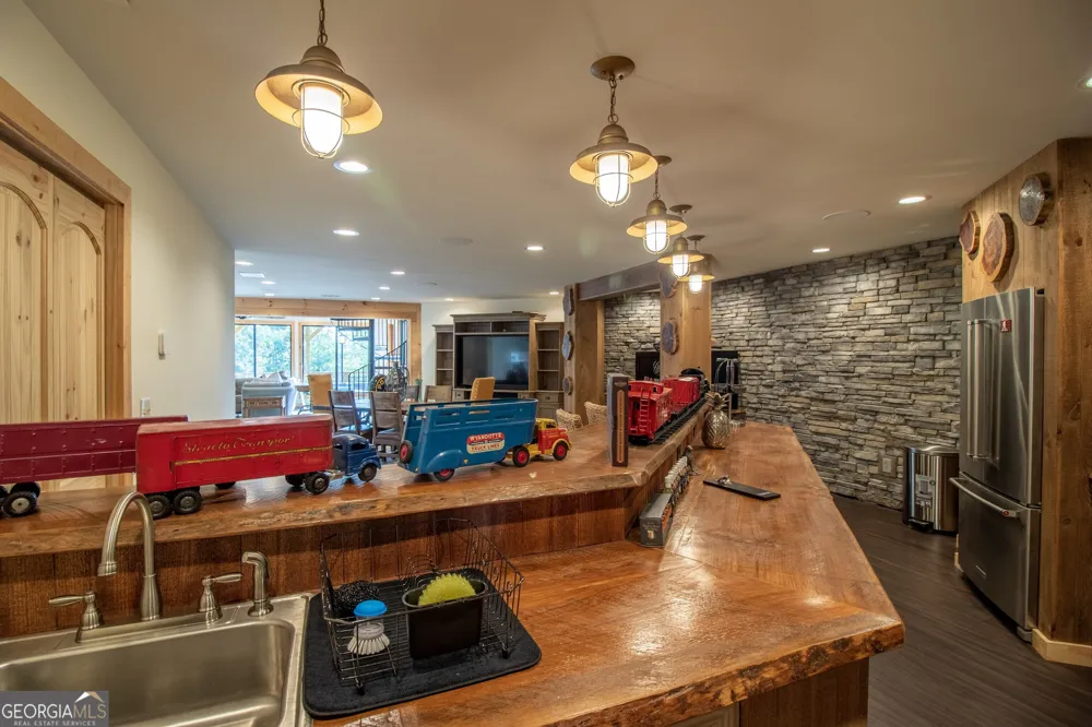540 Mtn Top RD Blairsville, GA 30512