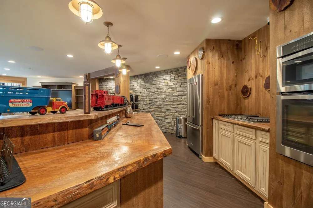 540 Mtn Top RD Blairsville, GA 30512