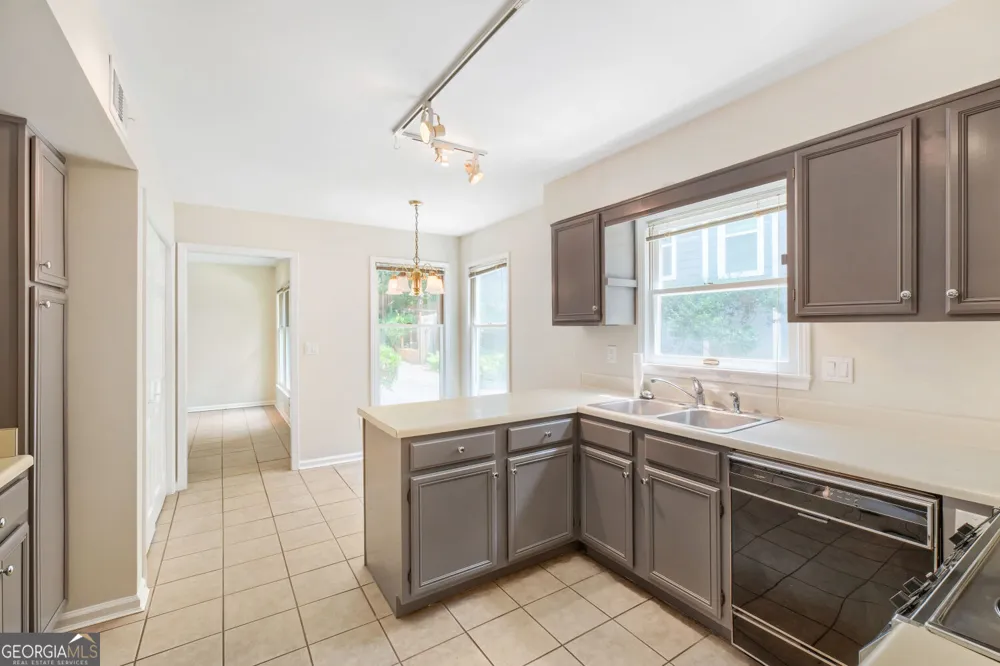 299 Somerlane PL Avondale Estates, GA 30002