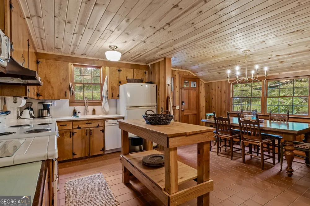 31 Bear Creek LN Clayton, GA 30525