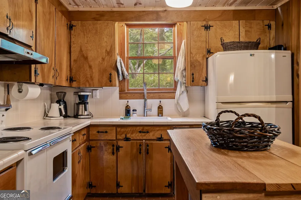 31 Bear Creek LN Clayton, GA 30525