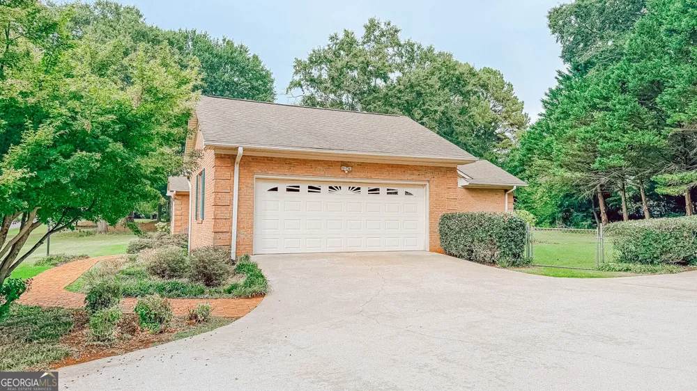 145 Brown ST Hartwell, GA 30643