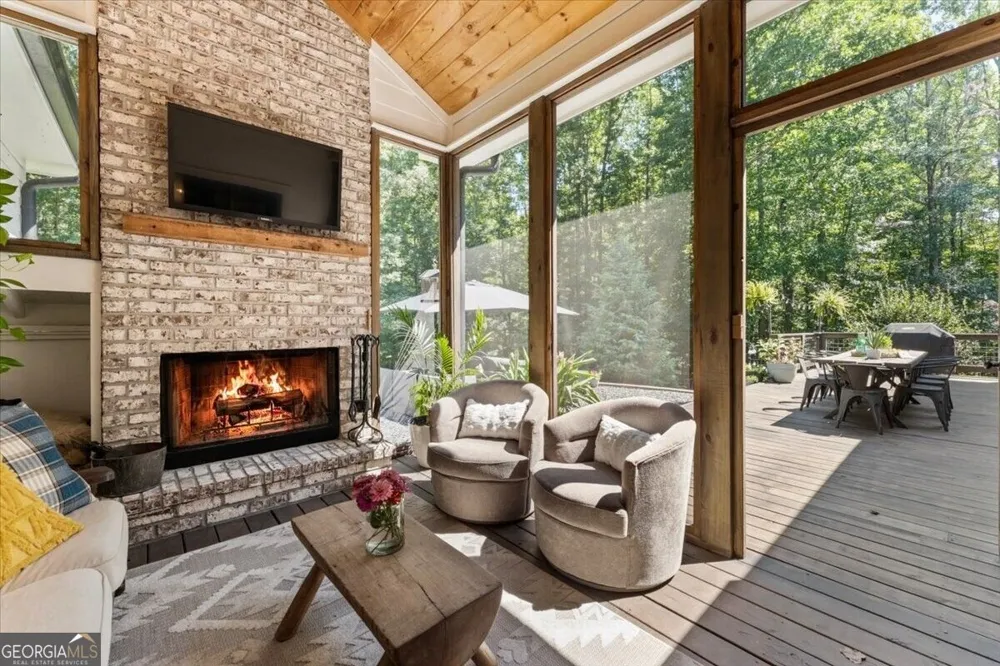 889 Freehome RD Canton, GA 30115