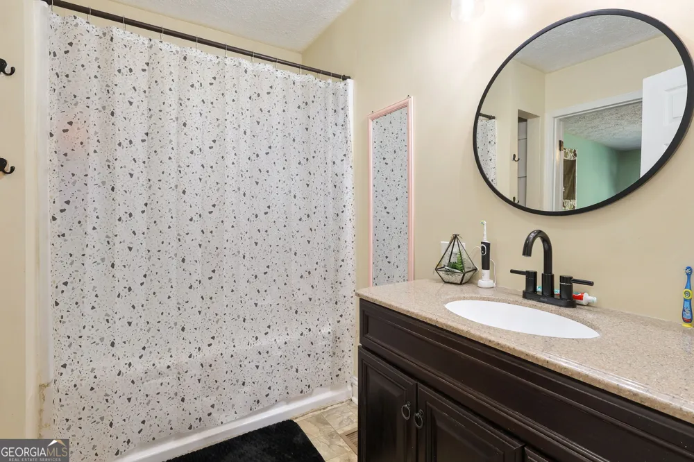 24 Shady LN Jackson, GA 30233