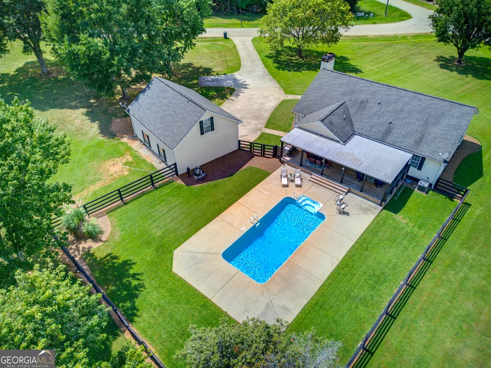 15 Davis RD Jefferson, GA 30549