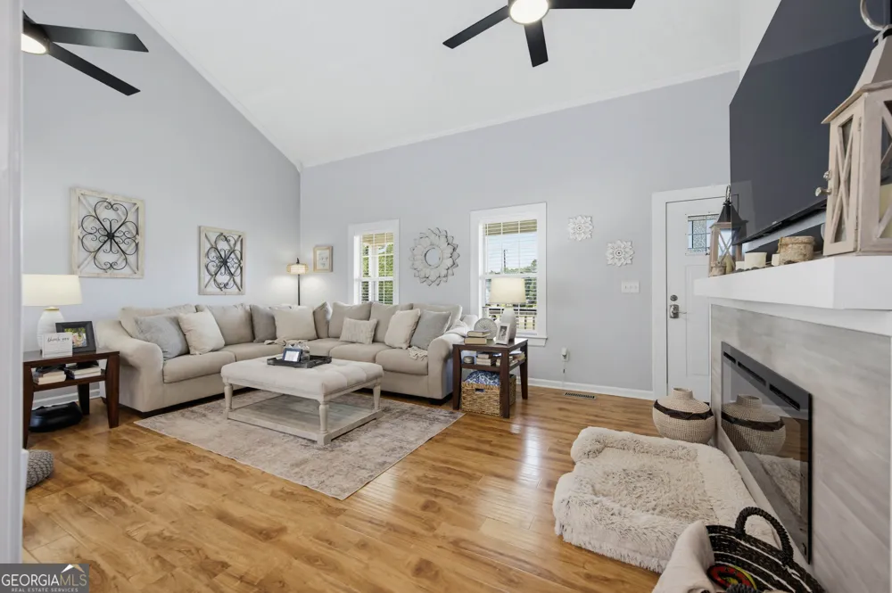 15 Davis RD Jefferson, GA 30549