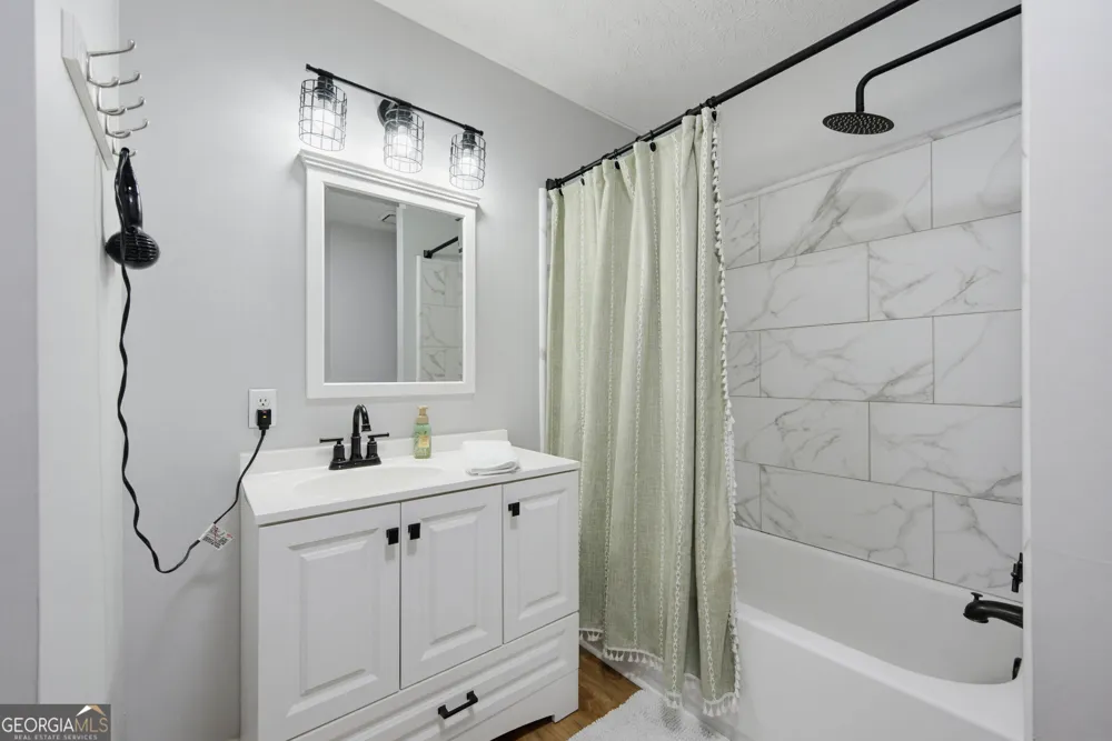 15 Davis RD Jefferson, GA 30549