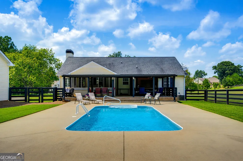 15 Davis RD Jefferson, GA 30549