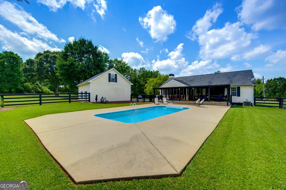 15 Davis RD Jefferson, GA 30549