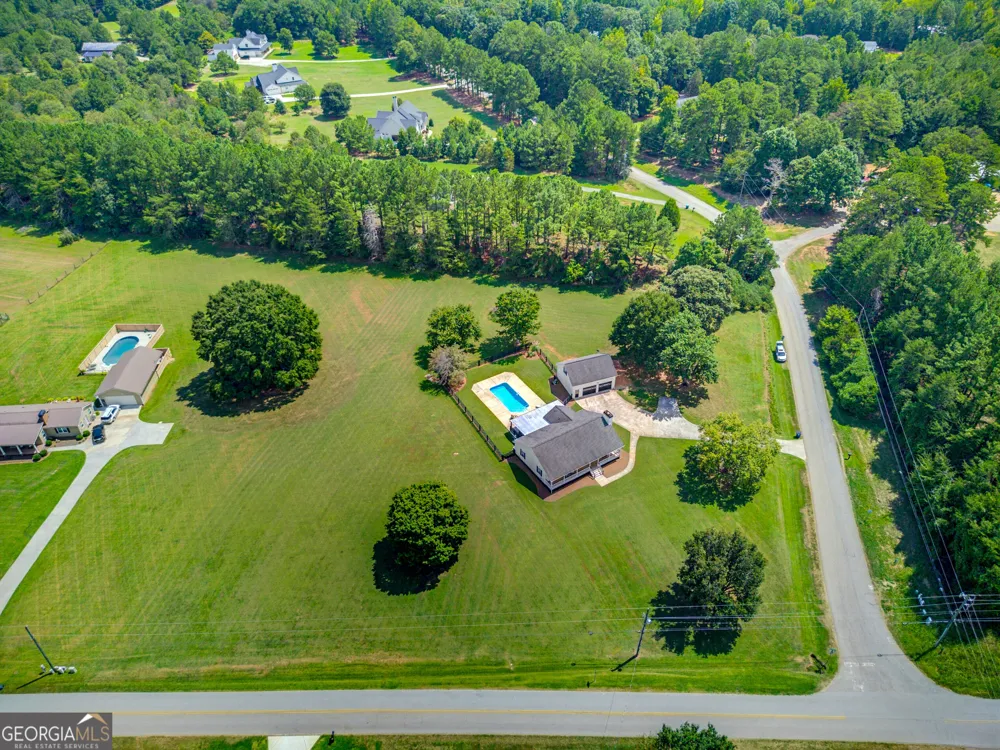 15 Davis RD Jefferson, GA 30549