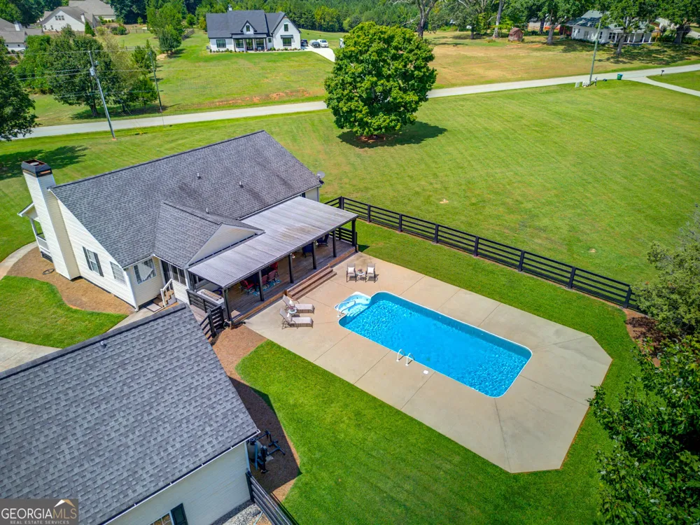 15 Davis RD Jefferson, GA 30549