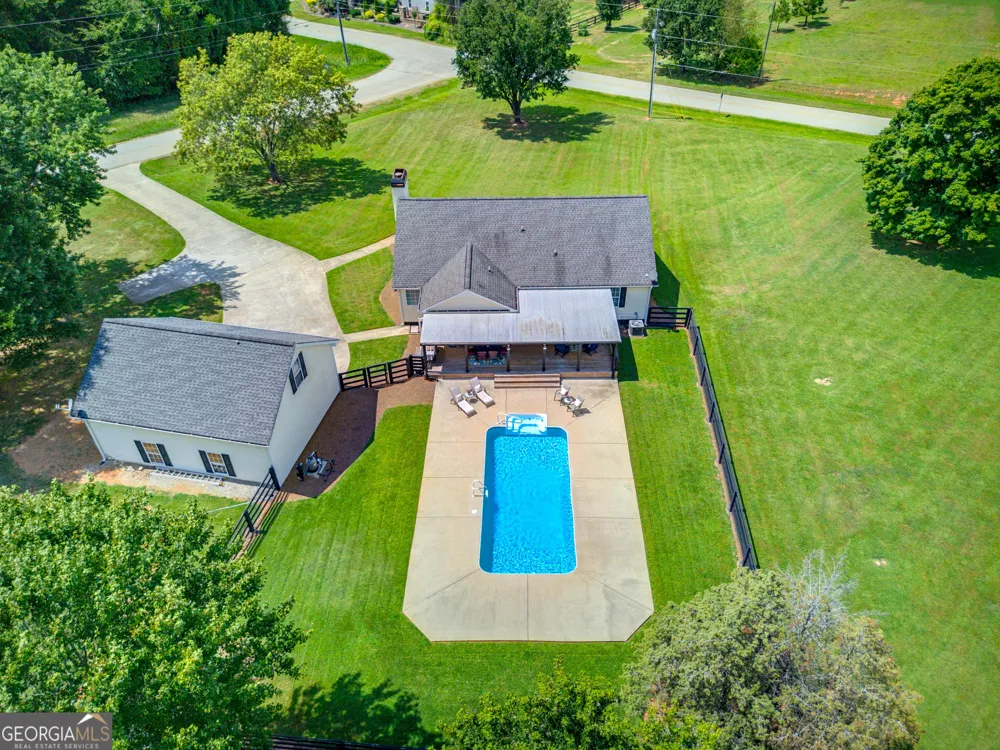 15 Davis RD Jefferson, GA 30549