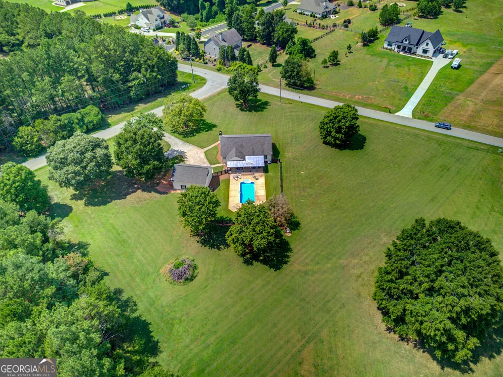 15 Davis RD Jefferson, GA 30549