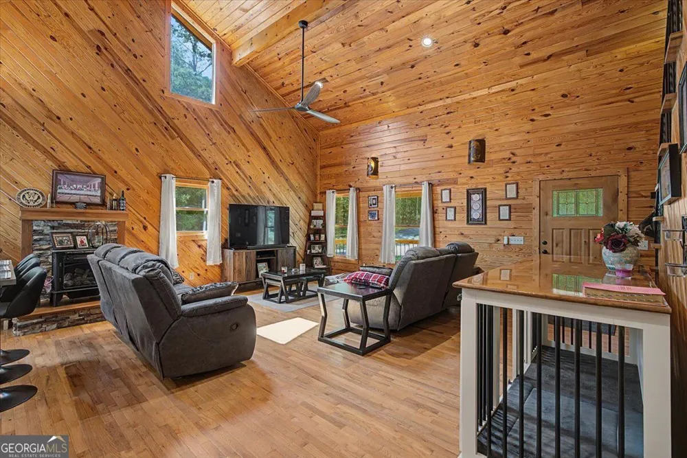 335 Dunn RD SE Silver Creek, GA 30173