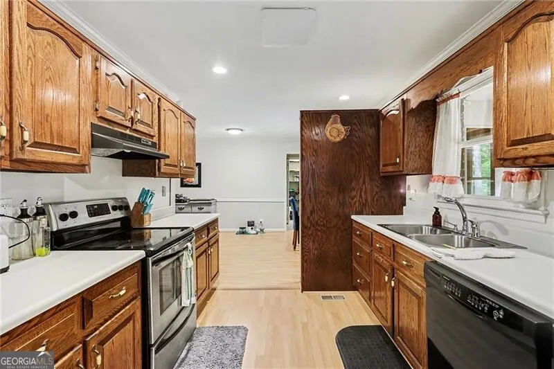 5735 E Ridge DR Douglasville, GA 30135