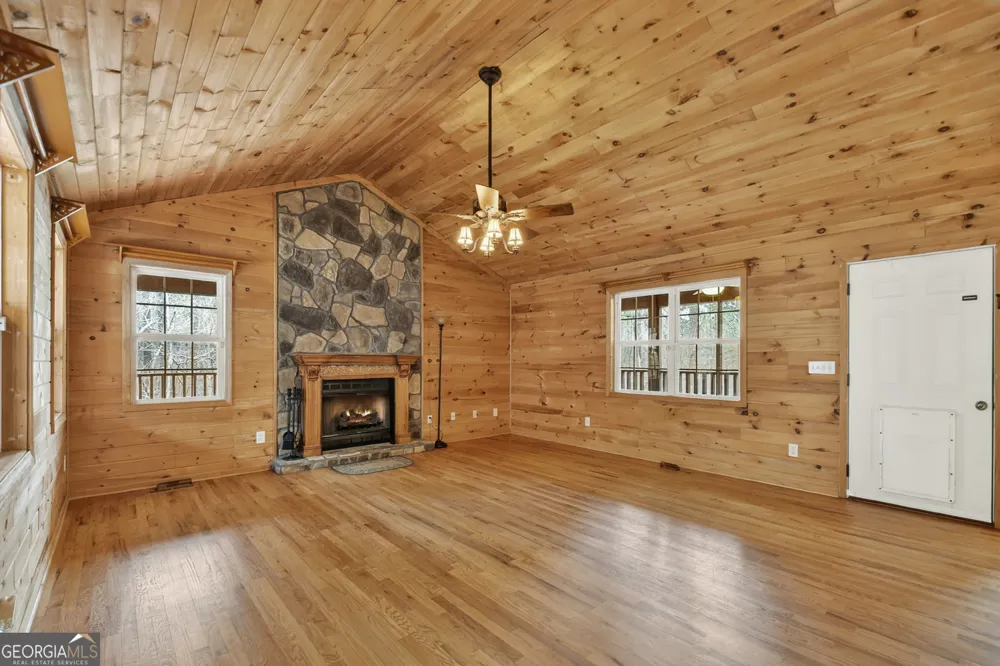 144 Emerald Cove DR Ellijay, GA 30540