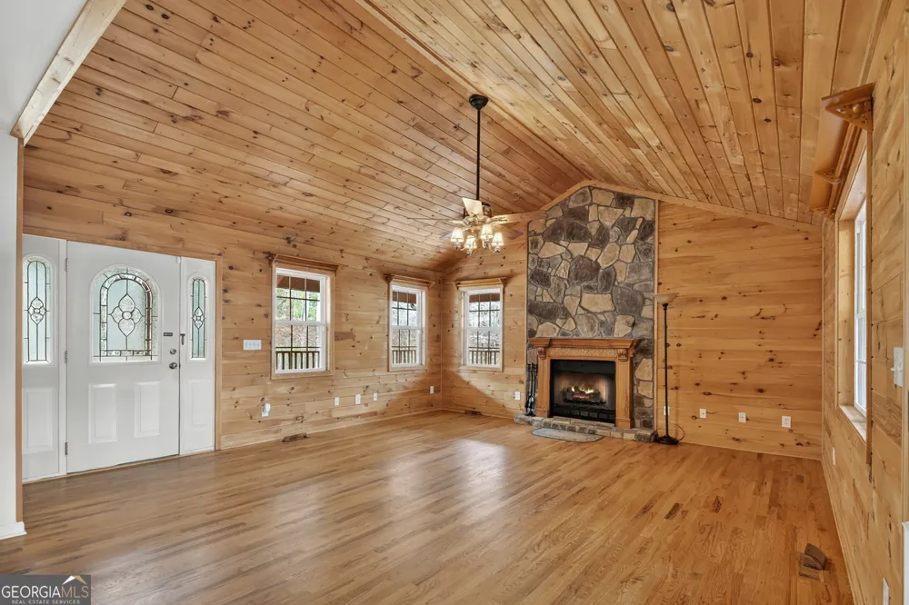 144 Emerald Cove DR Ellijay, GA 30540