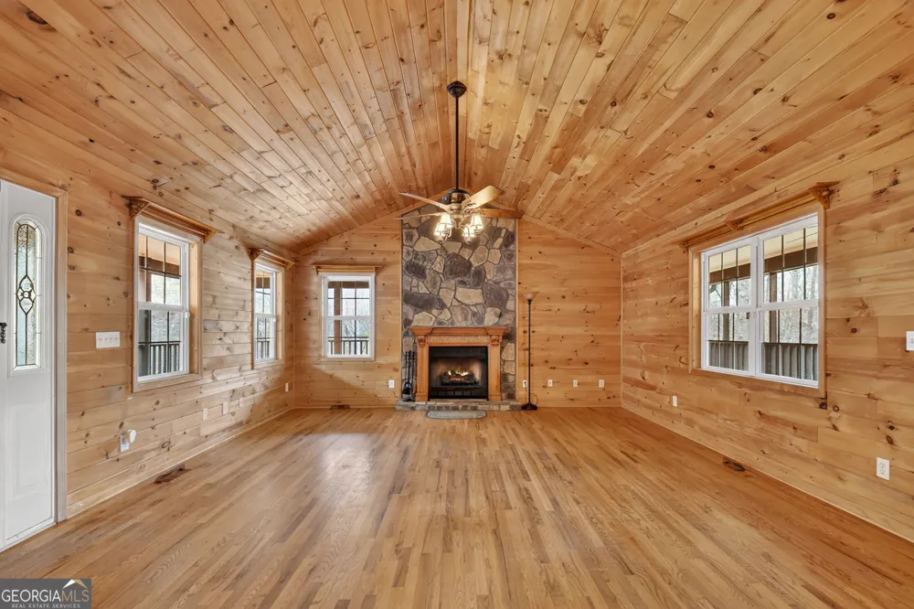 144 Emerald Cove DR Ellijay, GA 30540