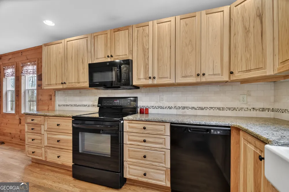 144 Emerald Cove DR Ellijay, GA 30540